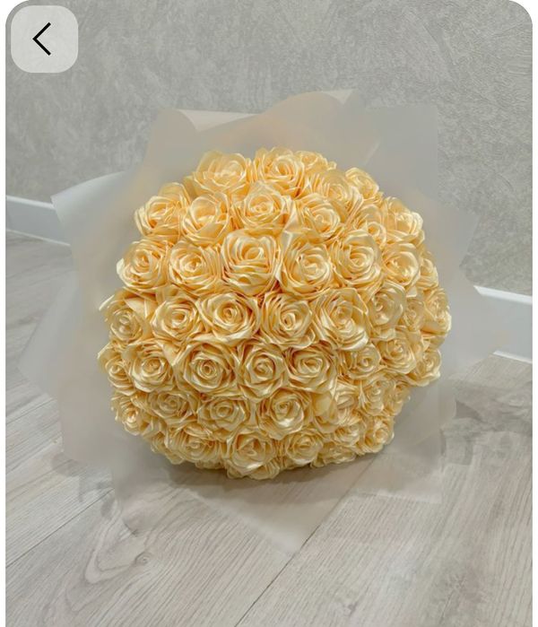 Денежный атласовый красивый букет