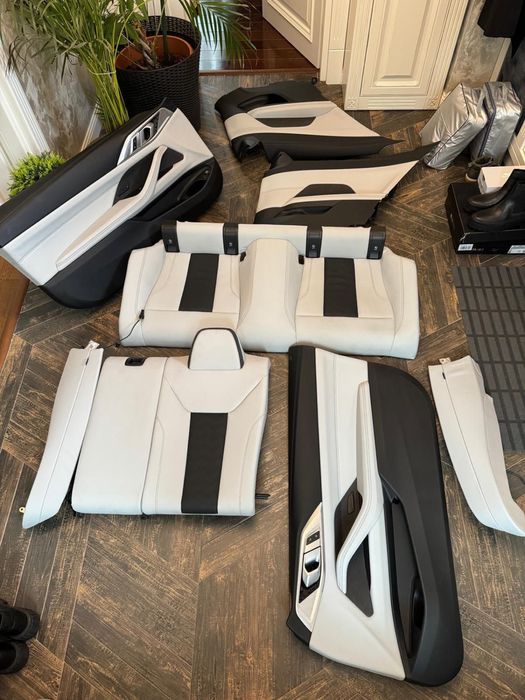 Fețe uși/Bancheta spate cu airbaguri/ Interior piele BMW M4 G82, Seria 4 G22