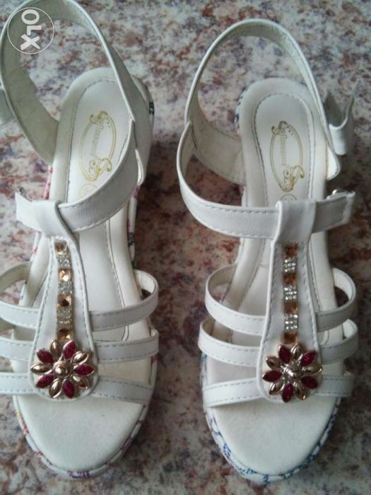 Продаю детские сандали