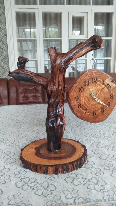 Часы из натуралного дерева