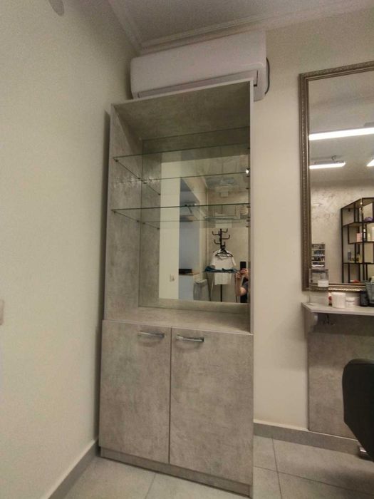 Витрина с зеркалом, шкаф