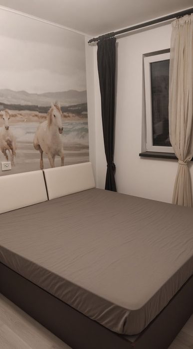 Apartament 2 camere  decomandat și mobilat ,Militari Residence  Et 1 din 4 plus mansarda ,lift ,loc de parcare la liber ,balcon închis,jaluz verticale
