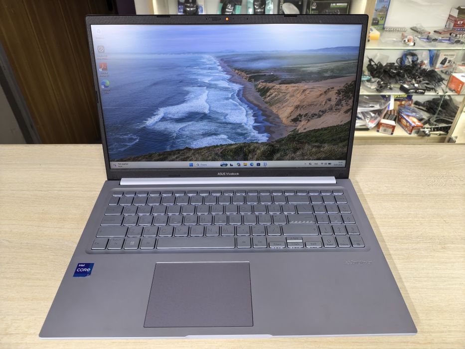 Продам ноутбук Asus corei7 2024 года