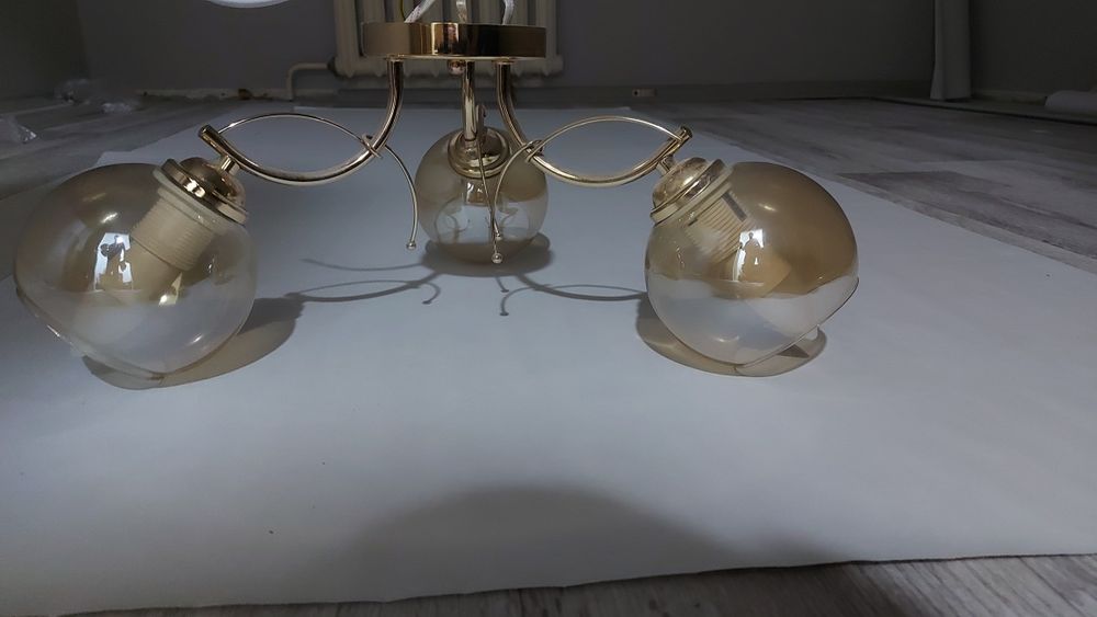 Продам  люстру  классною