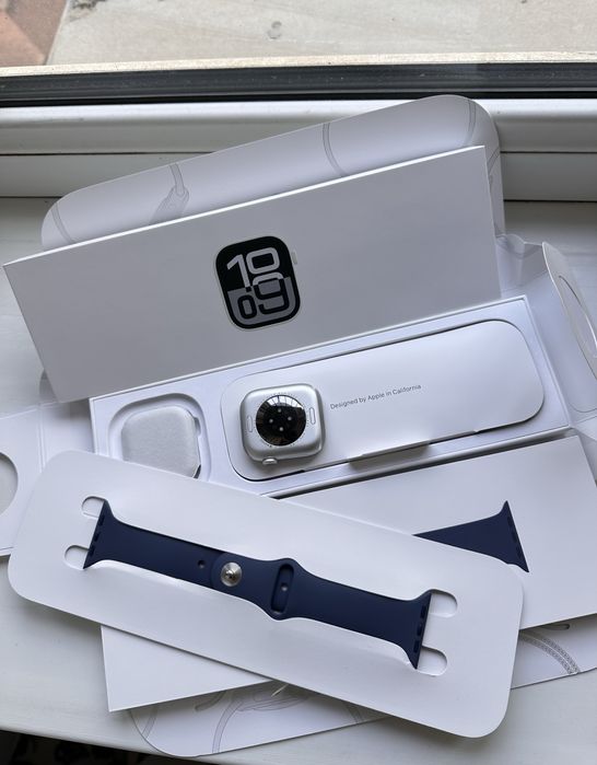 Apple iWatch 10 Silver 42mm 100%