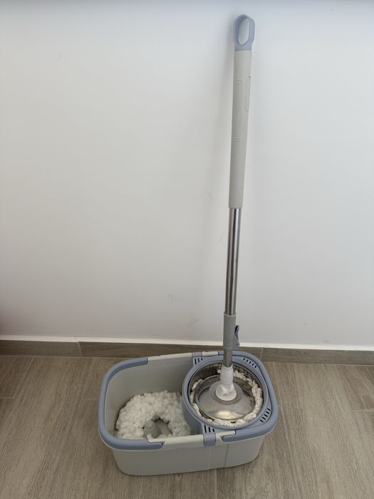 Galeata cu mop rotativ