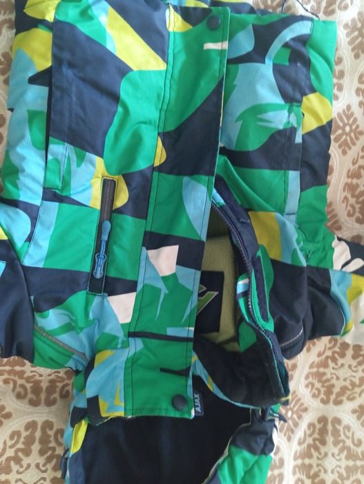 Продам зимний комбинезон детский