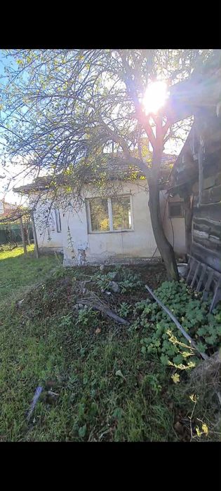 Къща 105кв.м.  в град Костенец с двор 1206 кв.