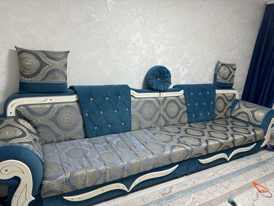 Продается диван 4 метра