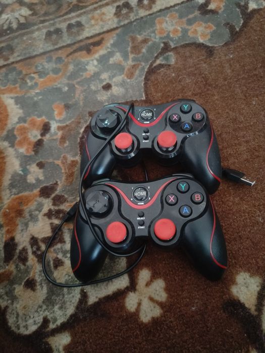 Игровой джойстик подключаетьсч по блютуз к телефону или компьютер