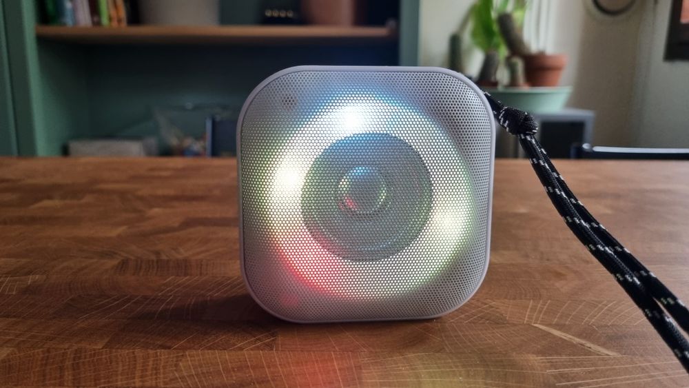 Преносима Bluetooth колонка Miniso (с LED светлини)