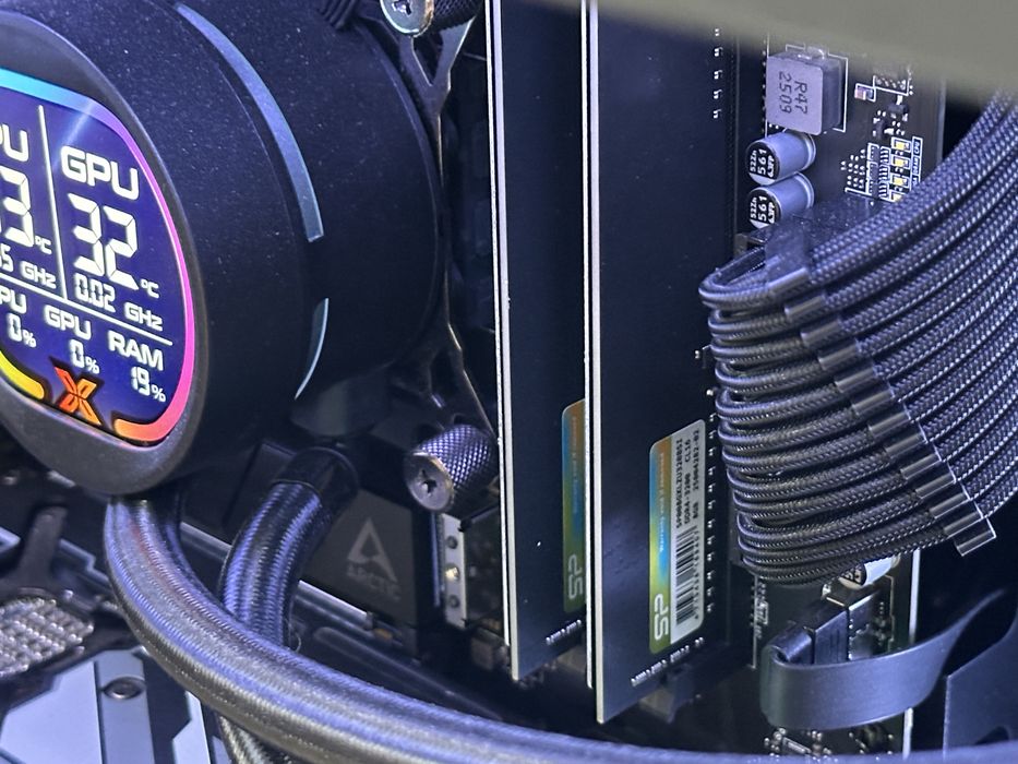 Геймърски компютър Ryzen 7 5800X/ 16GB 3200mhz / Win 11 Pro / 512GB Nvme / 1000W