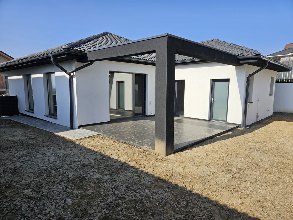Casa exclusivista si teren