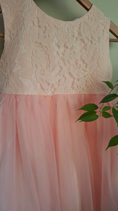 Красивое розовое платье для девочки