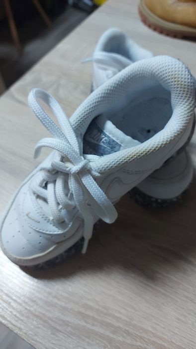 Adidasi albi nike pentru copii
