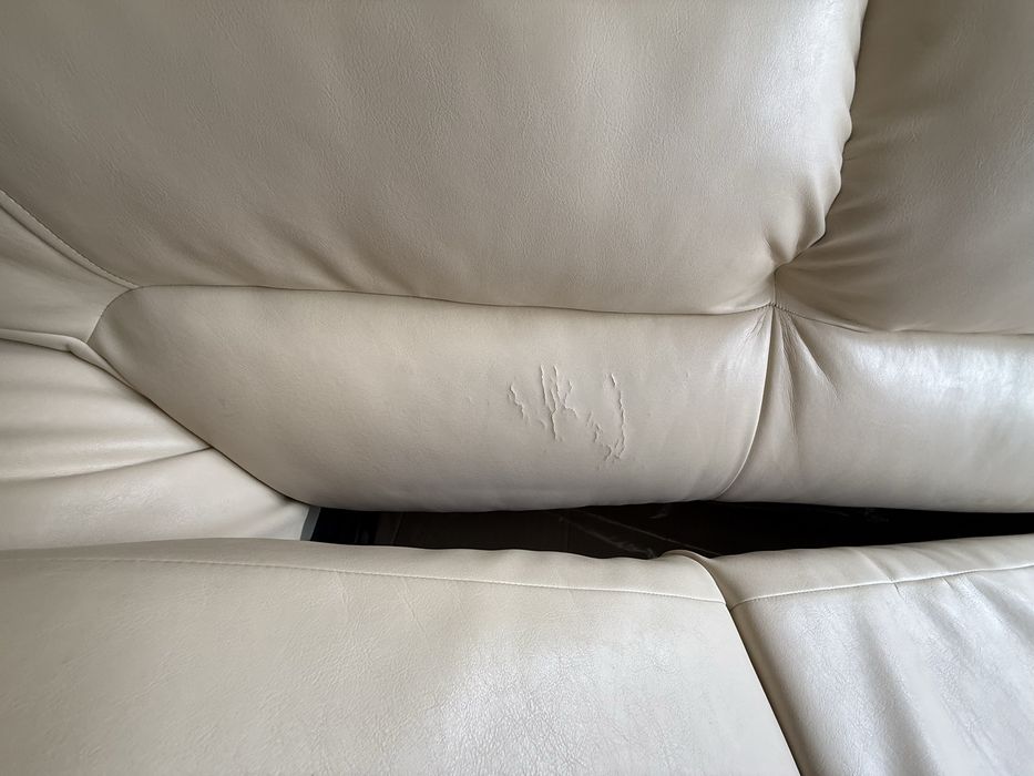 Продавам кожен диван с функция сън