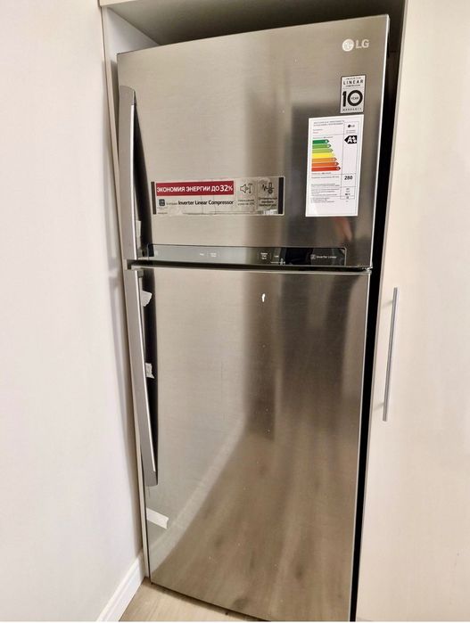 Продам Холодильник LG