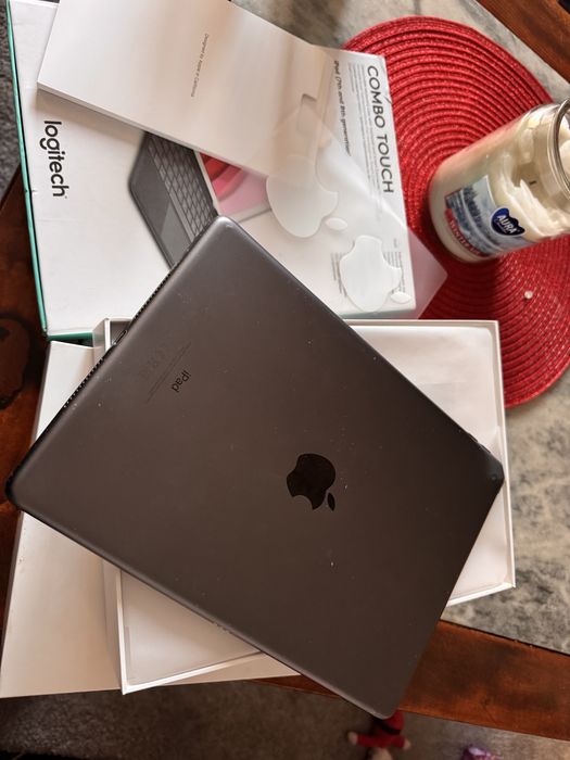 Ipad gen 9 + logitech combo touch