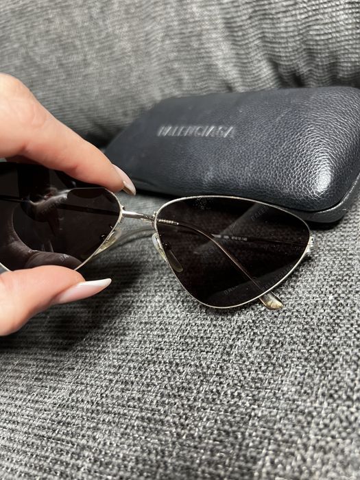 Слънчеви очила Balenciaga-с брандирани стъкла