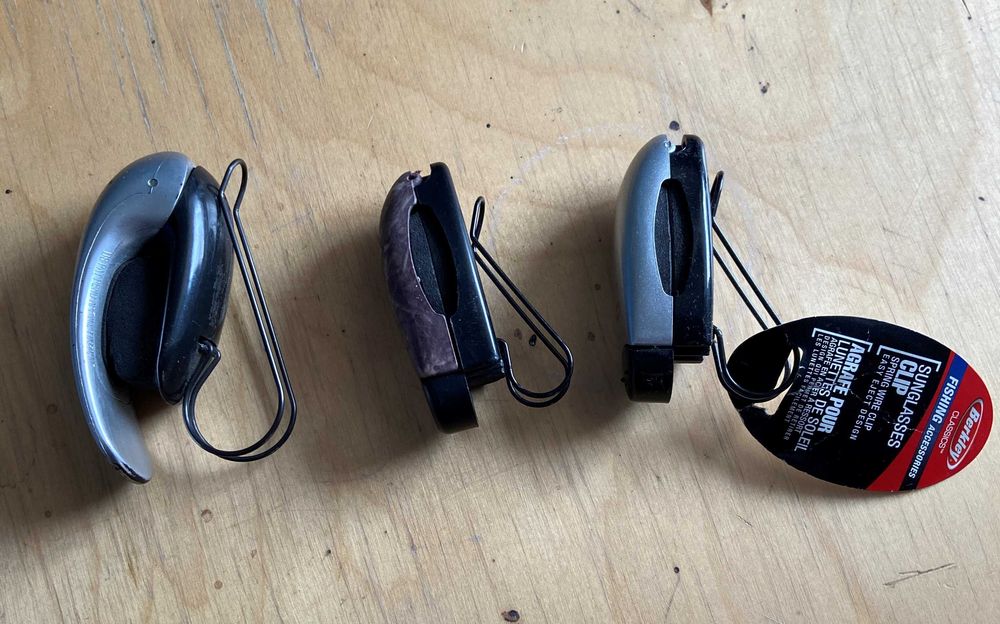 Держатель для очков на козырек