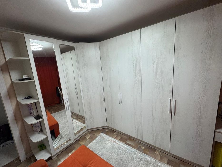 Угловой вместительный шкаф