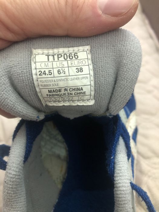 Кроссовки женские