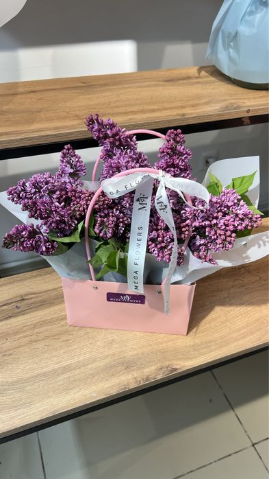 Букет из сирень в корзине