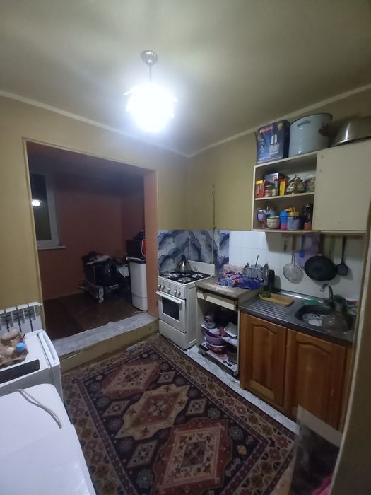 Продается 2х ком кв в Чирчике 1 мкн 2 этаж около 24 школы
