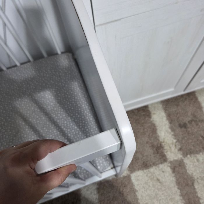 Pachet complet: Pătuț bebe lemn alb ASAMBLAT + Saltea + Carusel Chicco