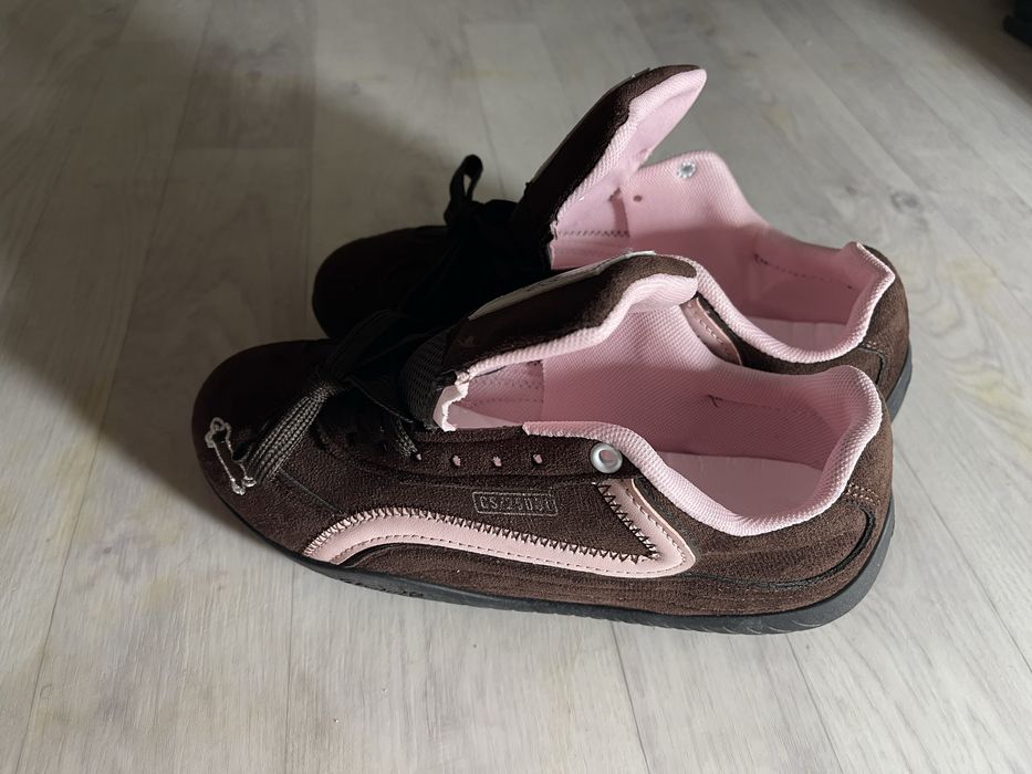 Кроссовки новые