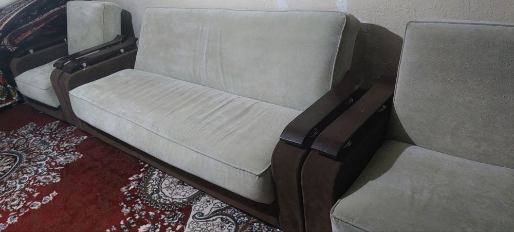 Divan sotiladigan holati yaxshi remont shart emas