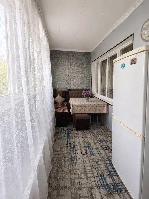 Прадается квартира в алмазарском районе 3 комнытный