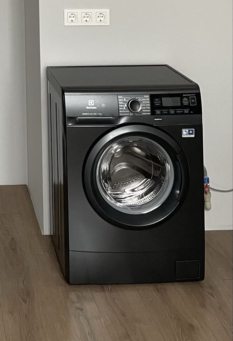 Стиральная машина Elektrolux почти новая