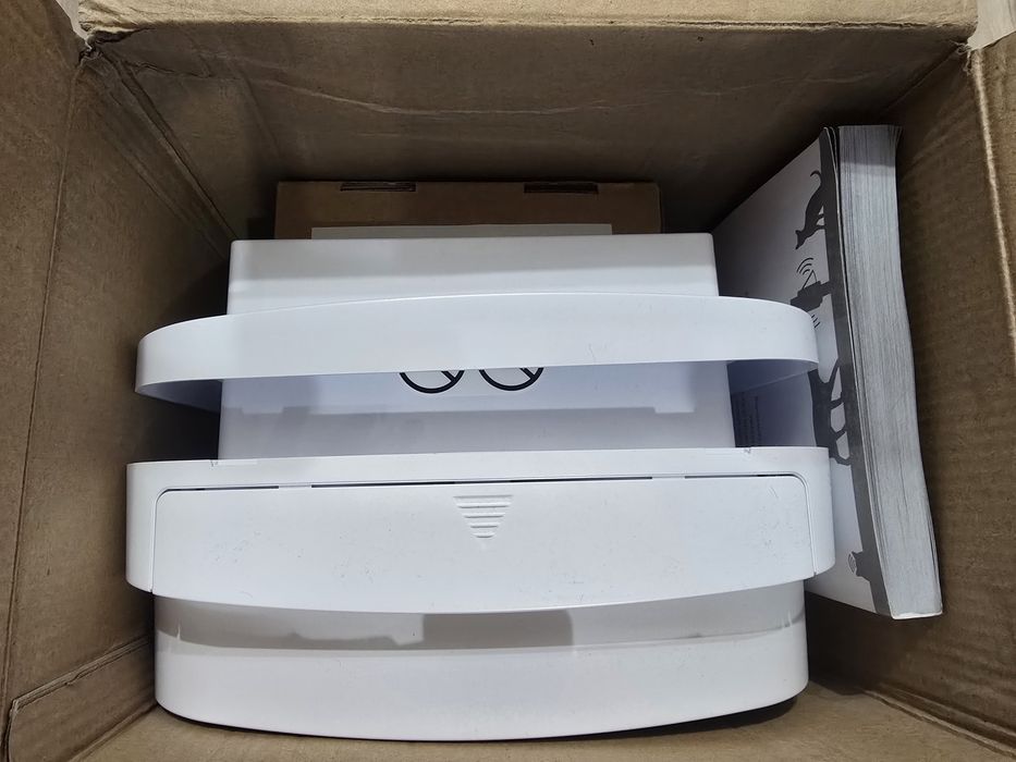 Чисто нов смарт комплект за котки SureFlap Cat Flap Connect + HUB (в кутия)