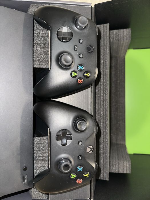 Xbox series X 1TB 2 manete
