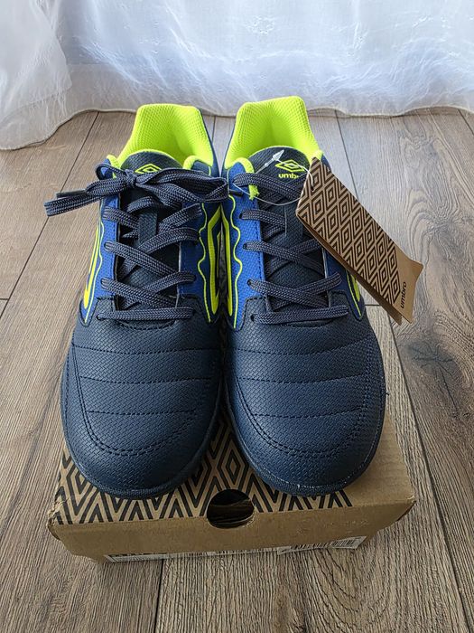 Adidasi Umbro sintetic 39