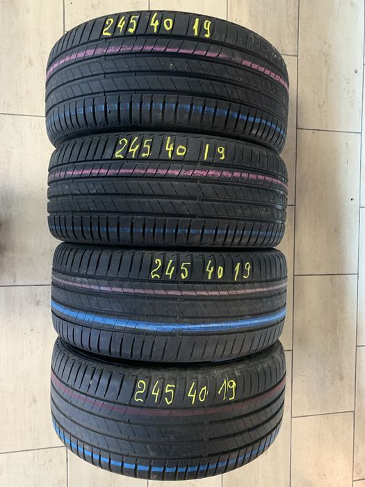 Set 245 40 19 anvelope de vara