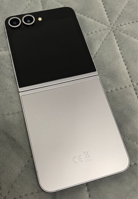 Samsung Galaxy Z6 Flip ! 10/10