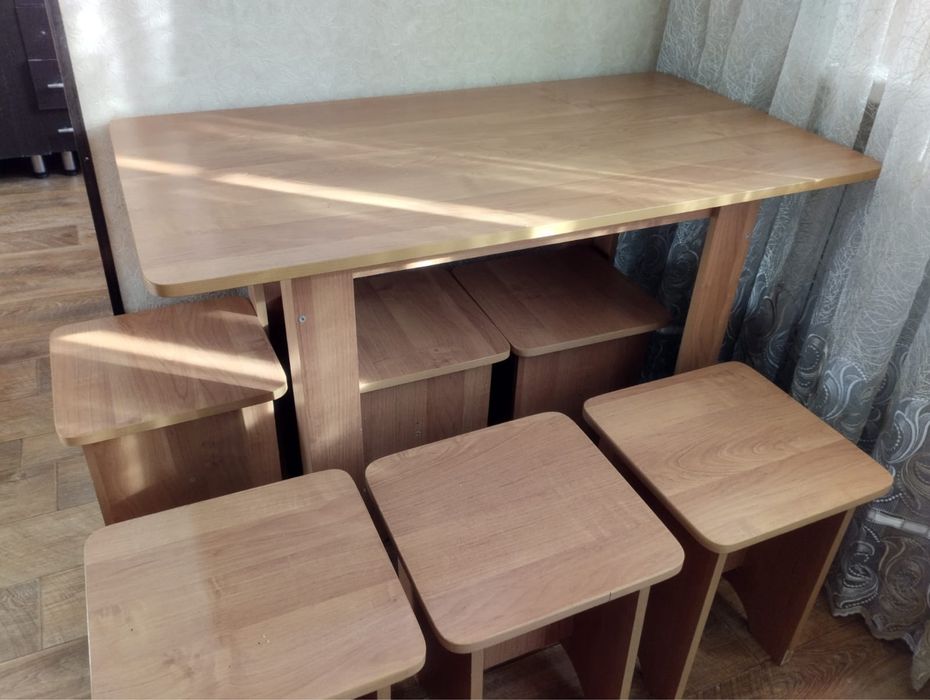Стол и 6 стульев