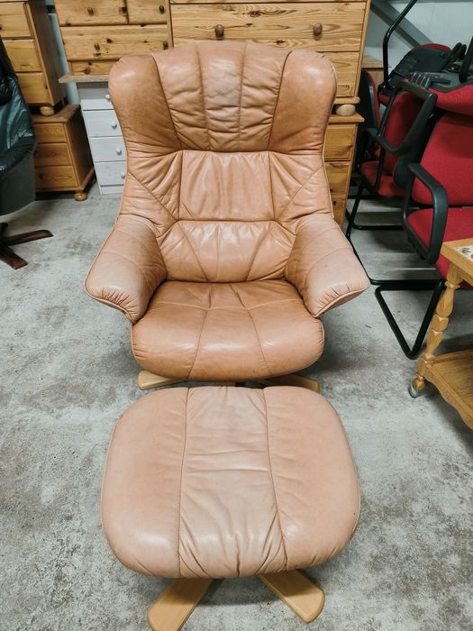 Relax кресло с отоманка от естествена кожа