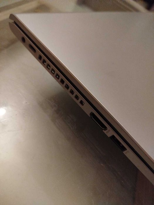 Лаптоп ASUS X515, Intel Core I3-1115G4, 8GB RAM, Intel UHD графики, 512 GB SSD, без ОС и батерия + зарядно