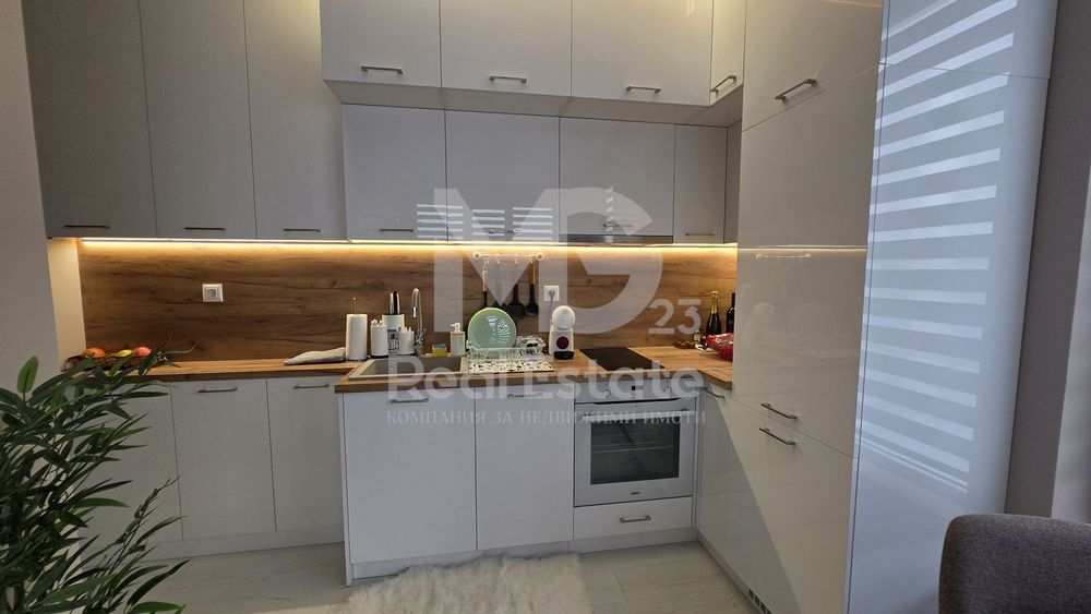 Продава се Тристаен апартамент в Пловдив, Христо Смирненски - 77 кв.м за 848 €/кв.м - Снимка #2
