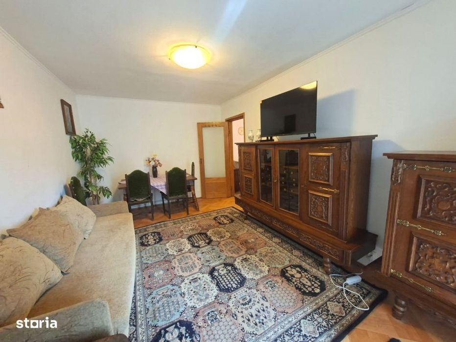 Apartament 3 camere decomandate zona Scoala de Inot