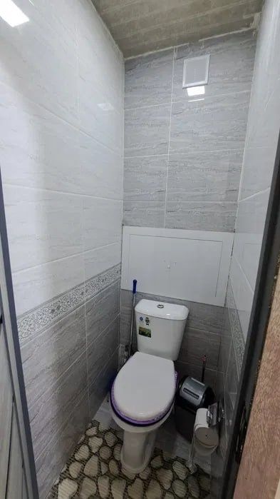 Продаётся 1 комнатная с ремонтом на Кадышева.