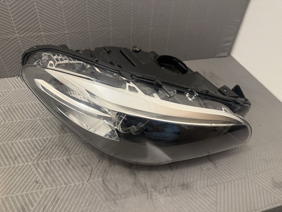 Far stanga sau dreapta bmw f10 facelift  bixenon adaptiv