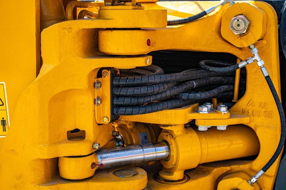 Экскаватор погрузчик LiuGong 777A