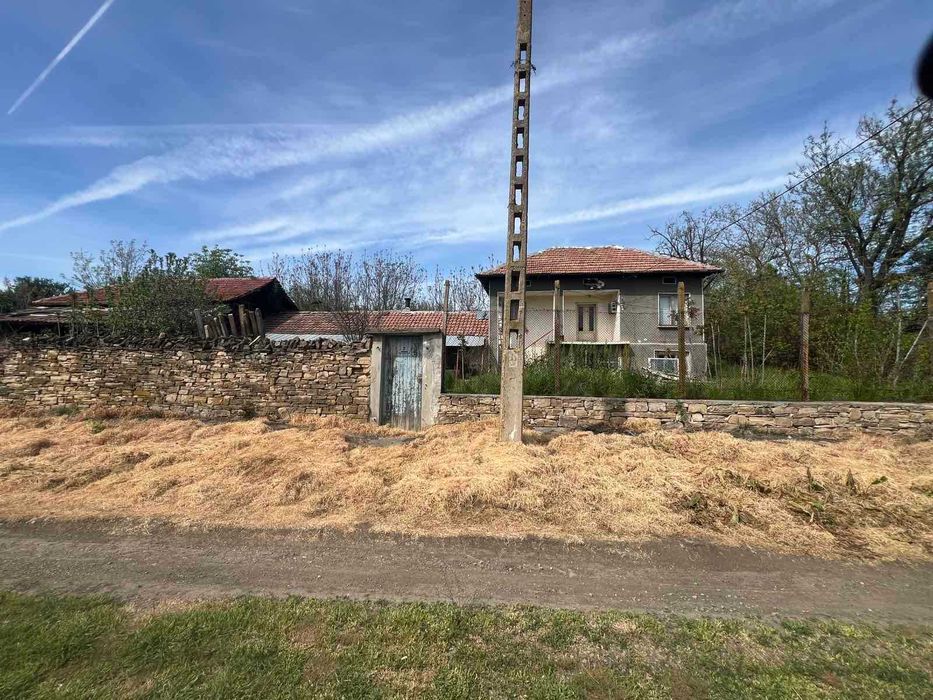 Къща за продажба в с. Патреш