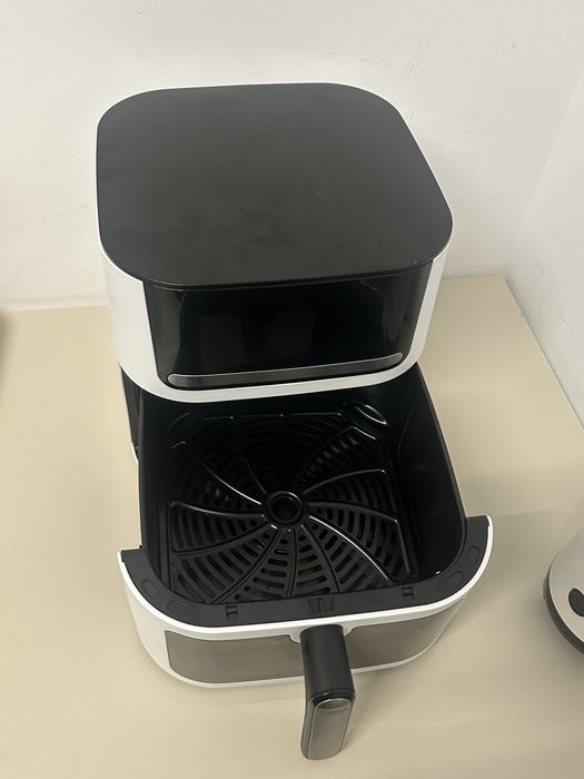 Vand airfryer de calitate folosit foarte putin gatit sanatos fara ulei