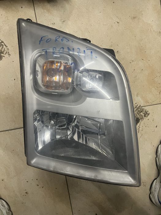 Vand faruri auto