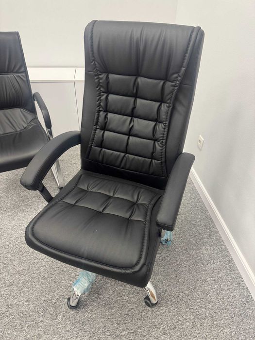 Кресло офисное на колёсах